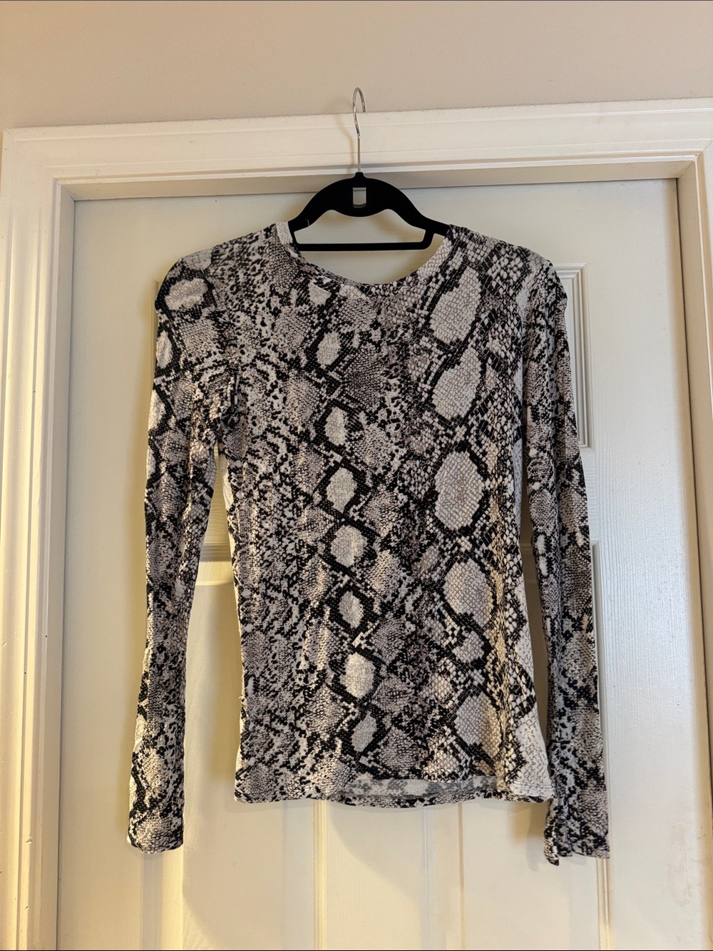 express snake print long sleeve size small